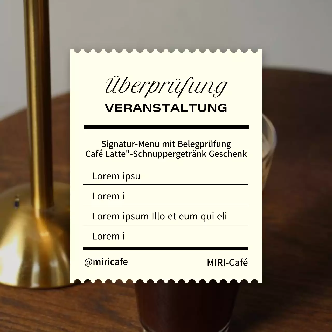 Eine klassische Cafe-Ansage in Braun und Beige.