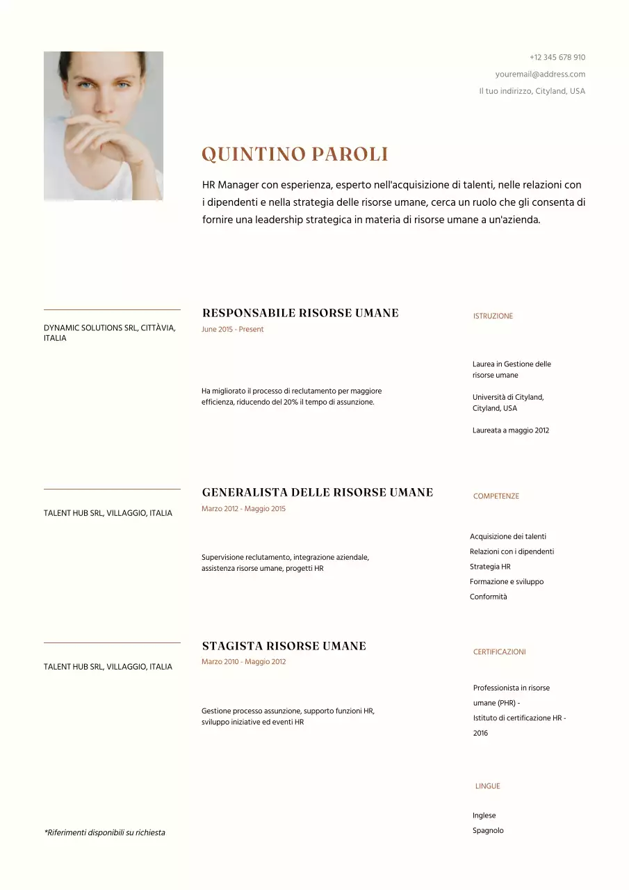 CV beige pulito e minimalista