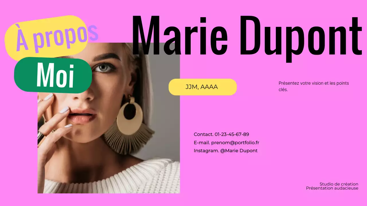 Un portefeuille de design audacieux en violet et jaune