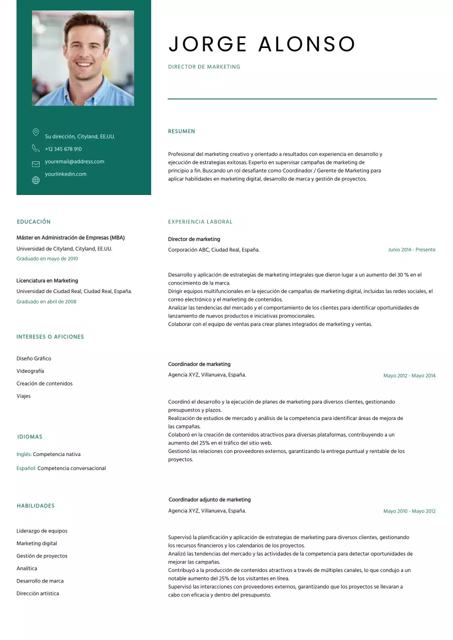 Blanco Verde Minimal Limpio Profesional Director de Marketing CV Plantilla de CV