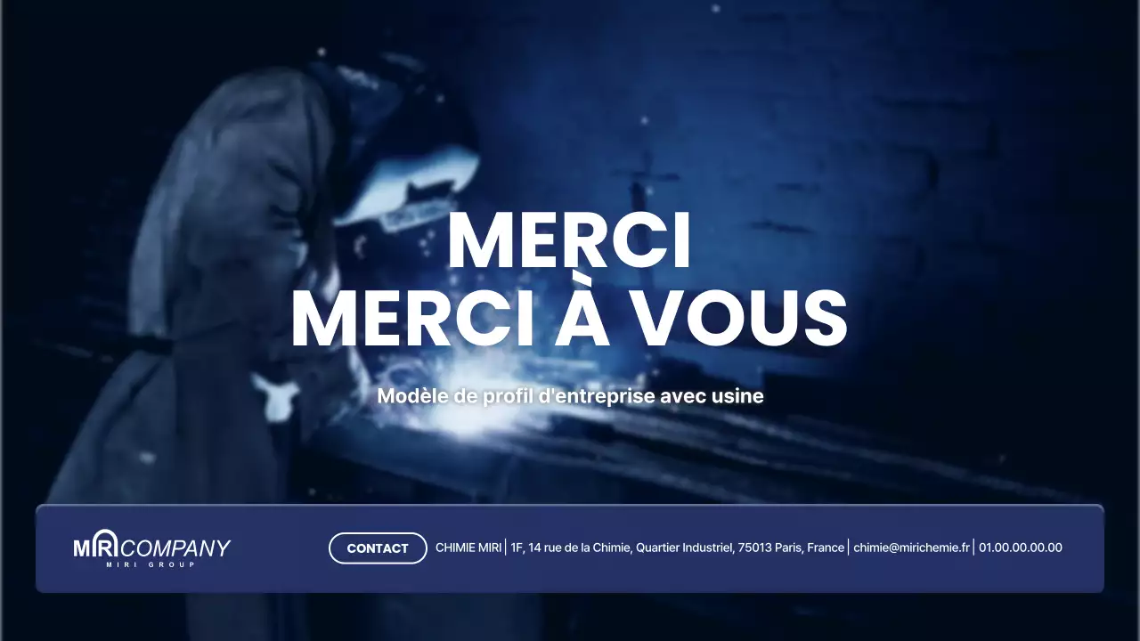 Lettre de motivation d'entreprise avec une usine moderne en noir et blanc et bleu marine