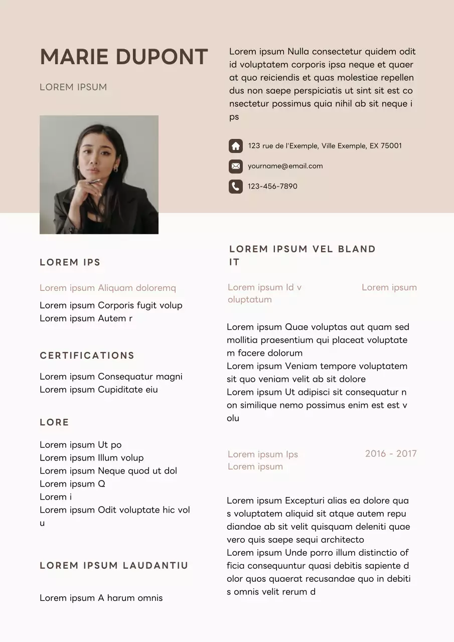 Blanc et beige Curriculum vitae simple de comptable