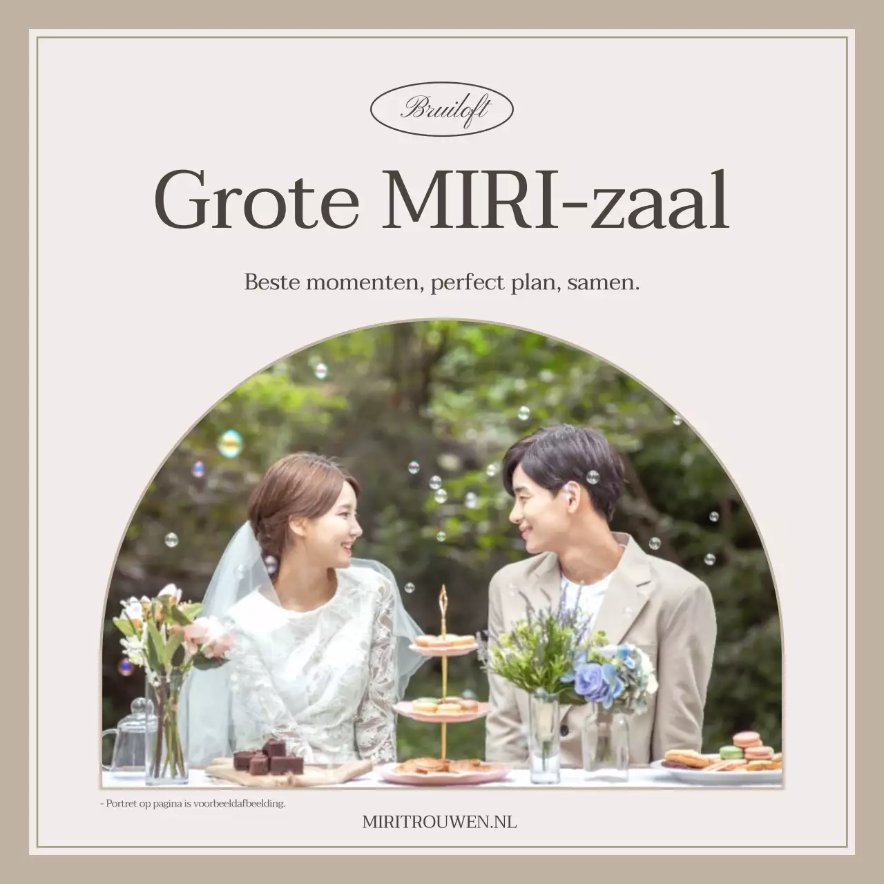 Promoot een eenvoudige trouwverkoper in ivoor en beige