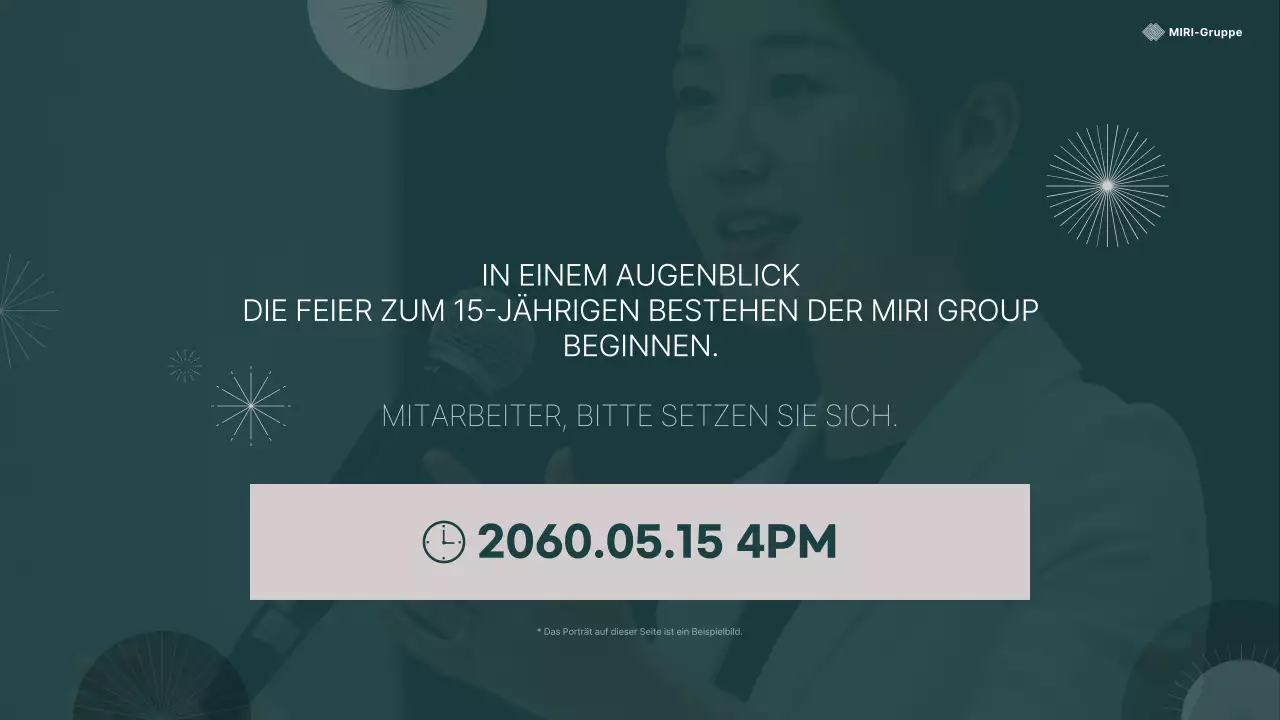 Eine einfache Präsentation zum Jahrestag in Grün und Beige