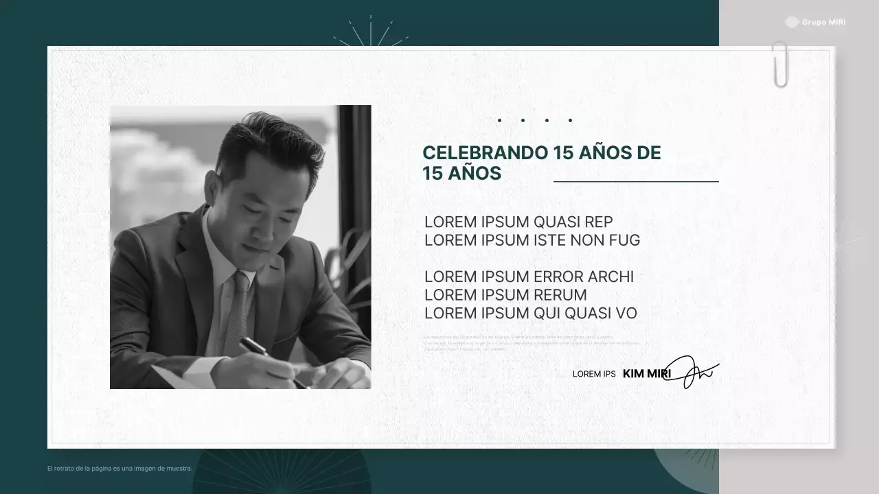 Una sencilla presentación de celebración de aniversario en verde y beige