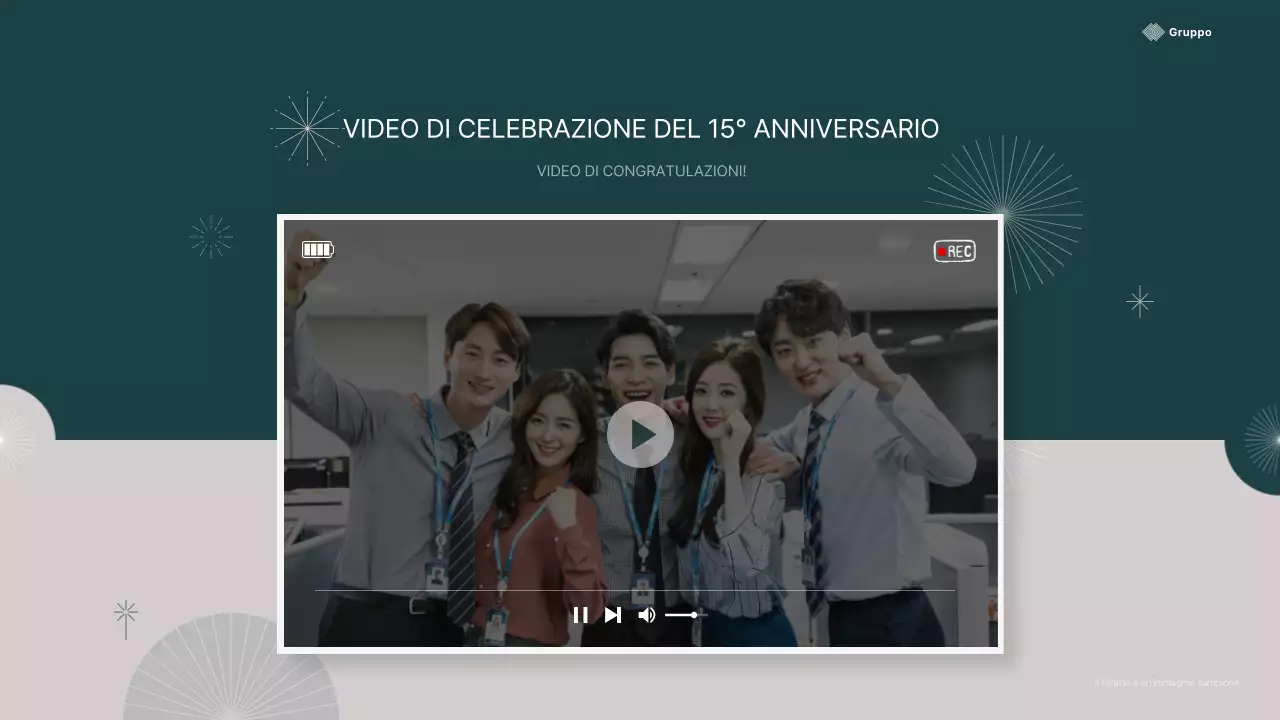 Una semplice presentazione di anniversario in verde e beige