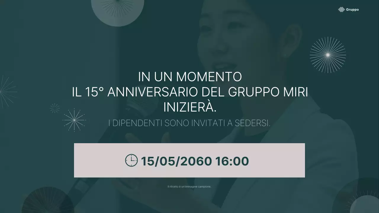 Una semplice presentazione di anniversario in verde e beige