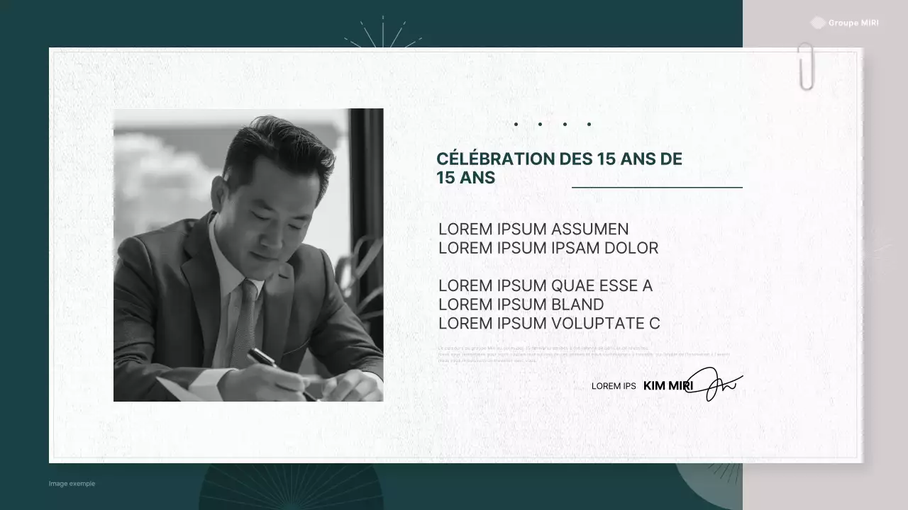 Une présentation simple de célébration d'anniversaire en vert et beige