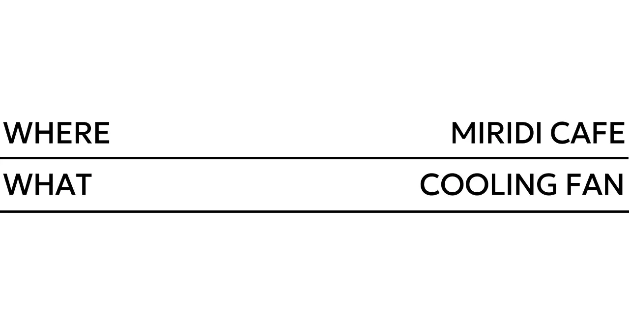 글줄 형태의 3줄 서체 배치 디자인