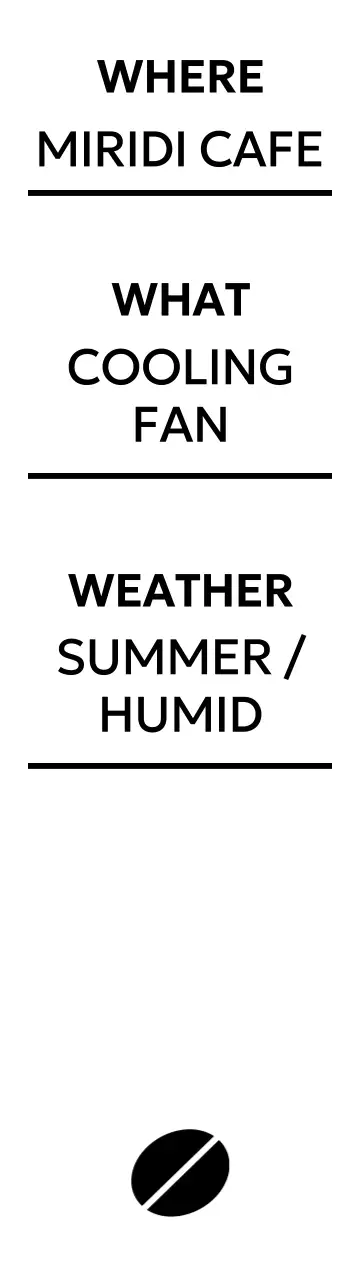 글줄 형태의 3줄 서체 배치 디자인