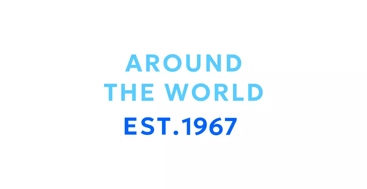 비행기와 구름 일러스트가 있는 시원한 파랑색상의 심플한 여행사