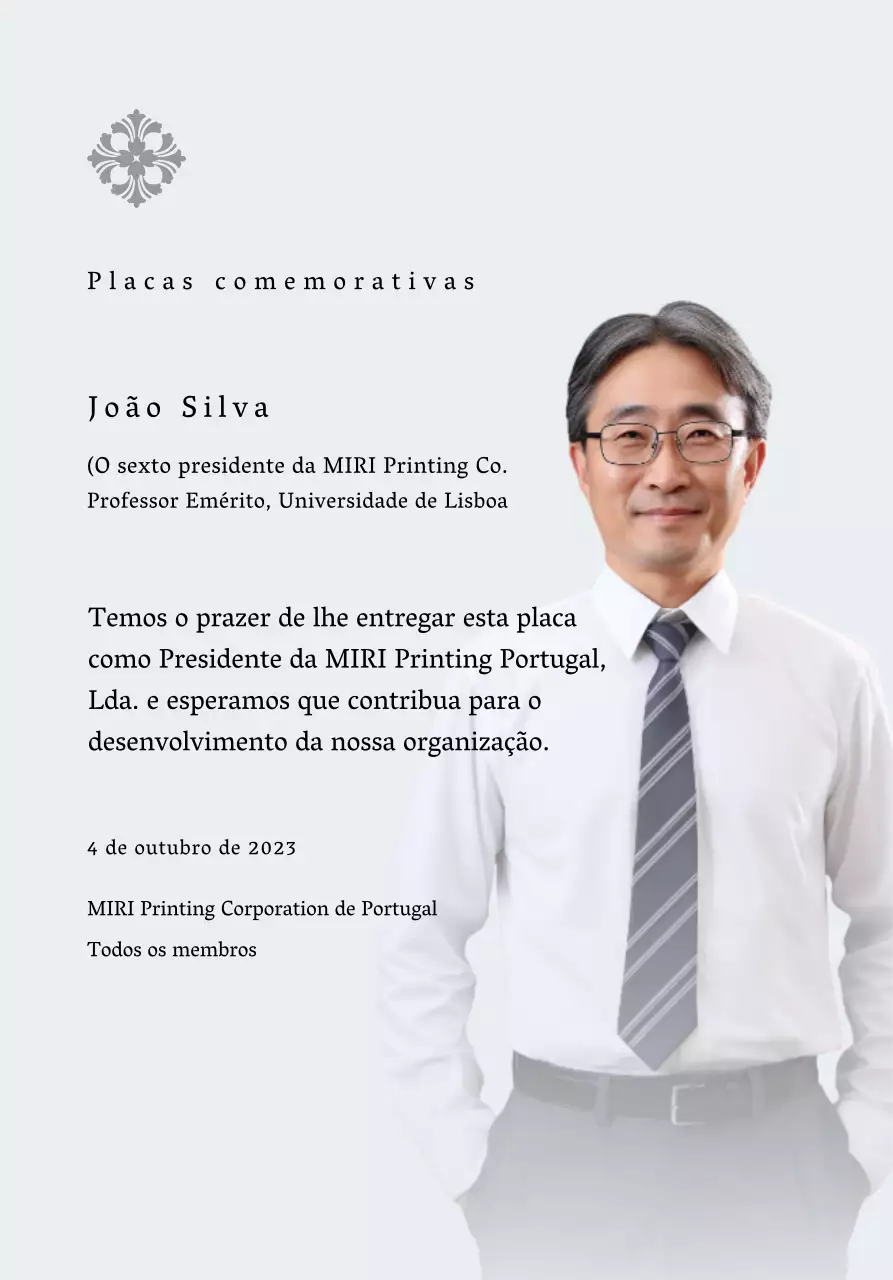 Placa comemorativa com ilustrações e fotografias de luxo
