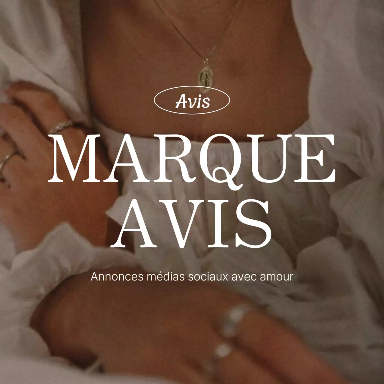 Annonce d'un flux de marketing des médias sociaux en rose et ivoire