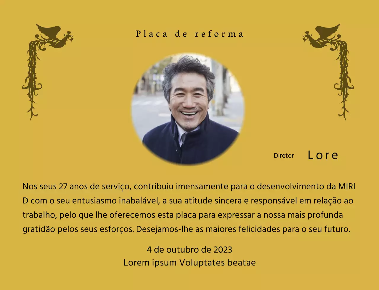 Um desenho de reforma com uma ilustração colorida de uma fénix e uma fotografia circular.