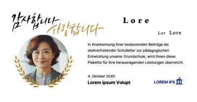 Eine stilvolle Danksagungstafel mit Lorbeerkranz, kreisförmigem Foto und Kalligraphie.