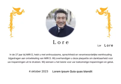 Een pensioenontwerp met een kleurrijke feniksillustratie en een cirkelvormige foto.