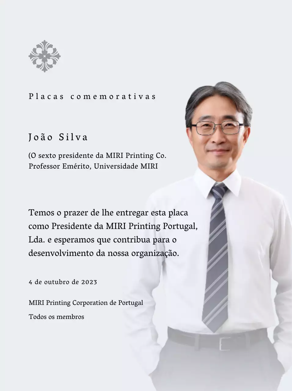 Placa comemorativa com ilustrações e fotografias de luxo
