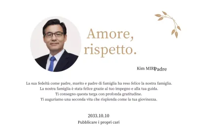 Un biglietto di ringraziamento per la festa della mamma statico e di classe con petali d'oro e una foto