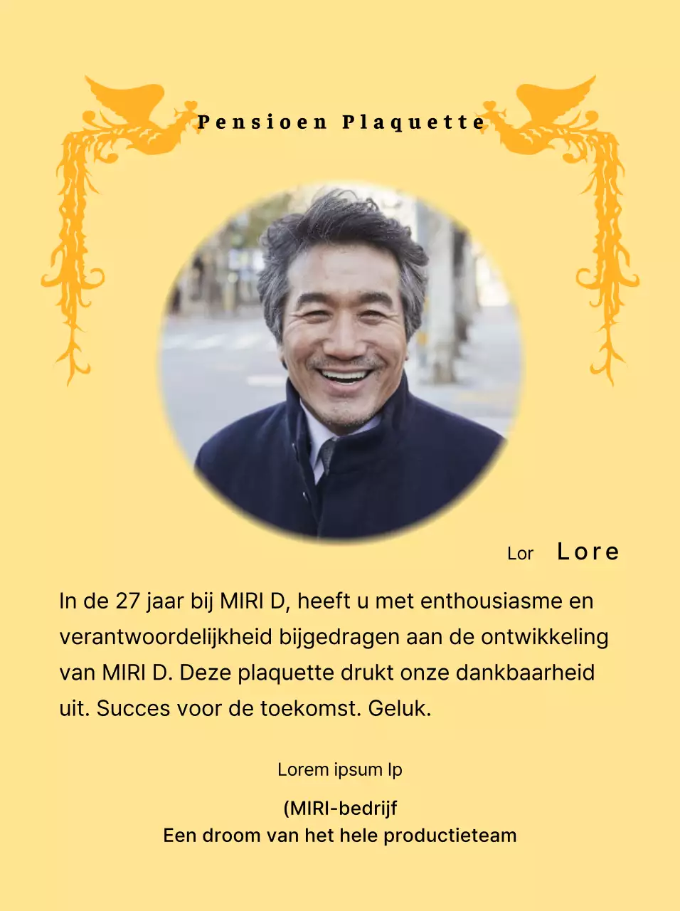 Een pensioenontwerp met een kleurrijke feniksillustratie en een cirkelvormige foto.