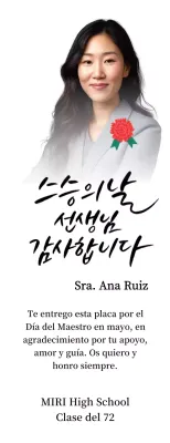 Colorida nota de agradecimiento por el Día del Profesor con ilustración de clavel, caligrafía y foto