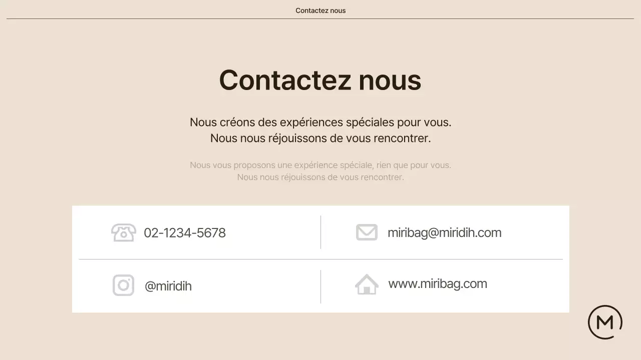 Un café simple en beige et blanc Expliqué