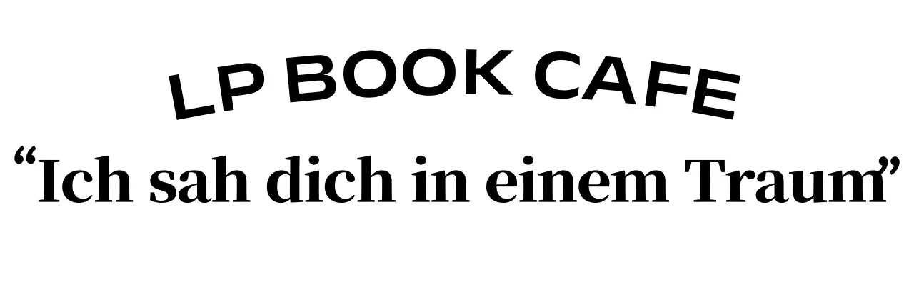 Buchcafé-Waren mit sentimentalen Sprüchen in geschwungener Schrift und Serifen-Schriften