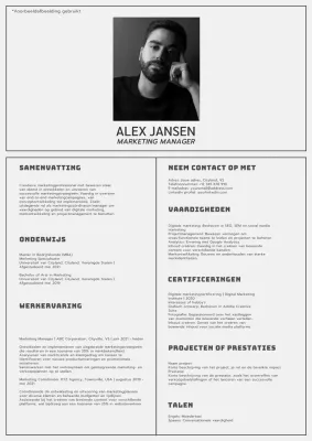 Beige en Grijs Minimal Marketing Manager CV Introductie