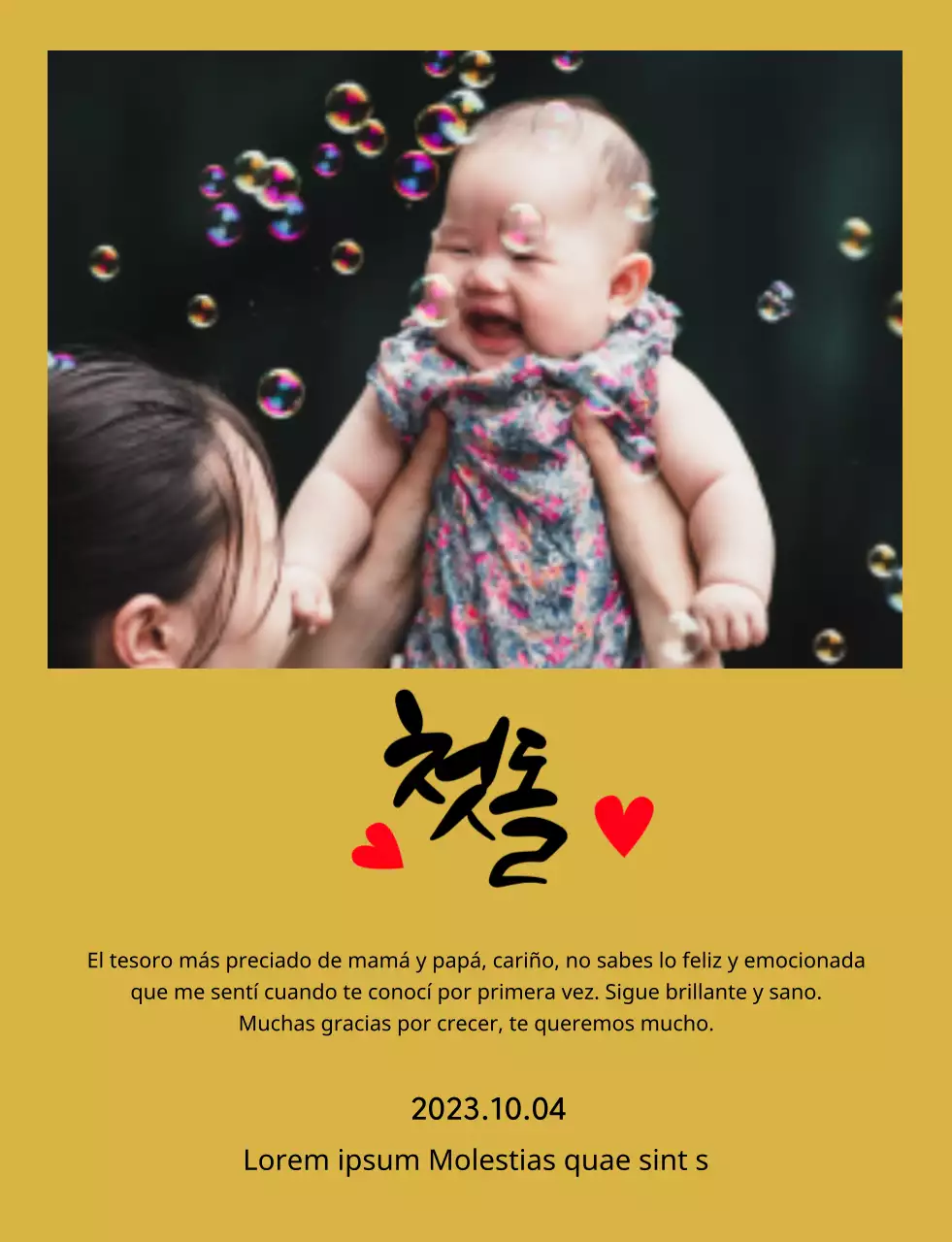 Bonita placa de primer cumpleaños con foto de corazón y caligrafía