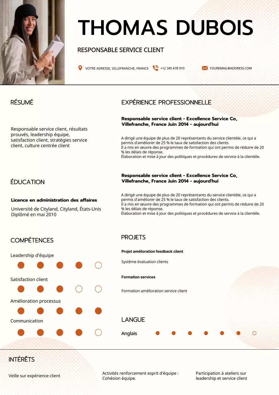 Portfolio marron et blanc pour le responsable du service à la clientèle