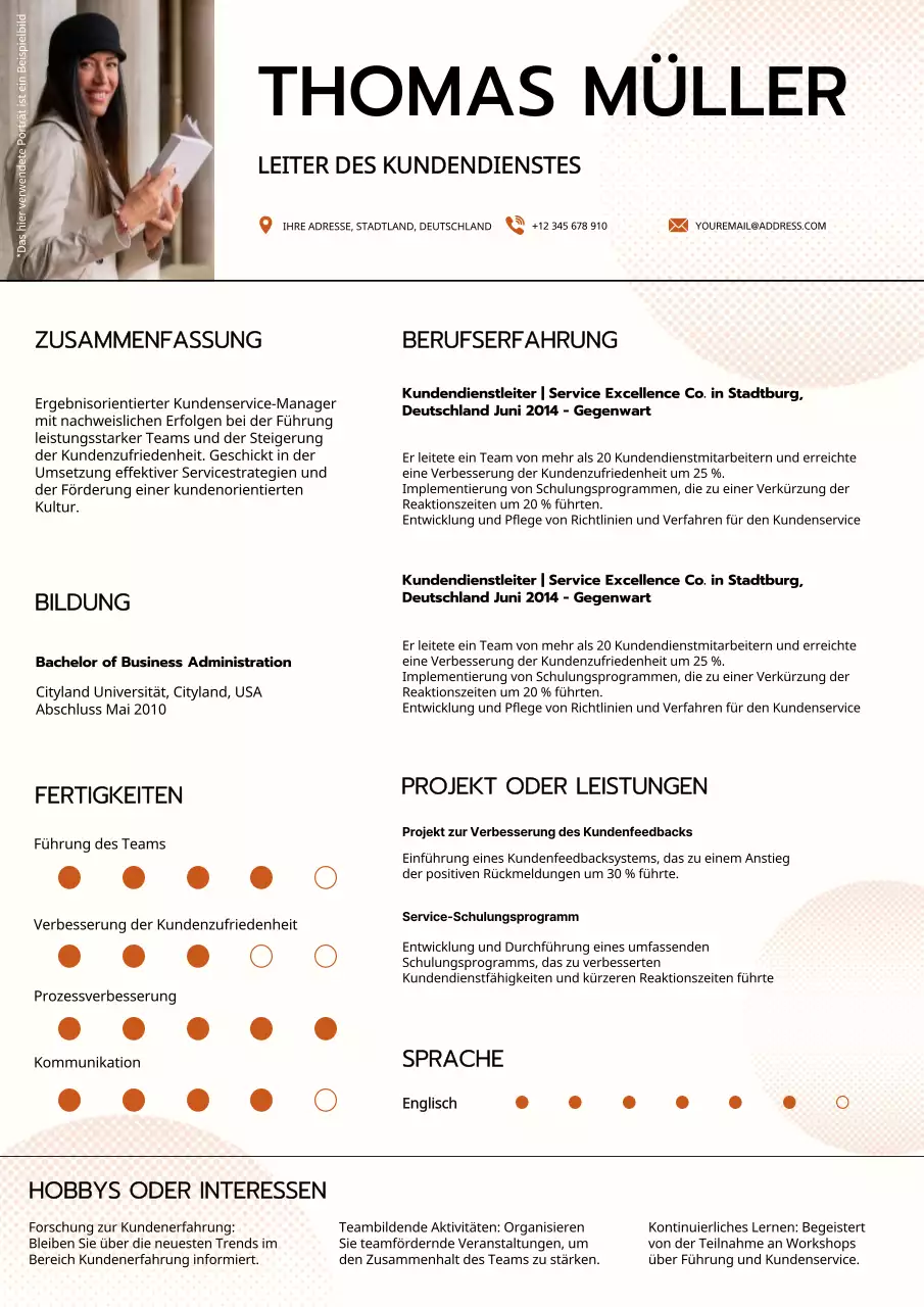 Braunes und weißes einfaches Portfolio für Kundendienstleiter