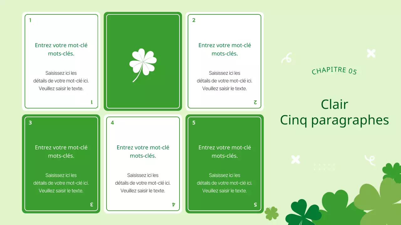 Jolie proposition de fond de trèfle à quatre feuilles avec de la verdure et des feuilles de lotus