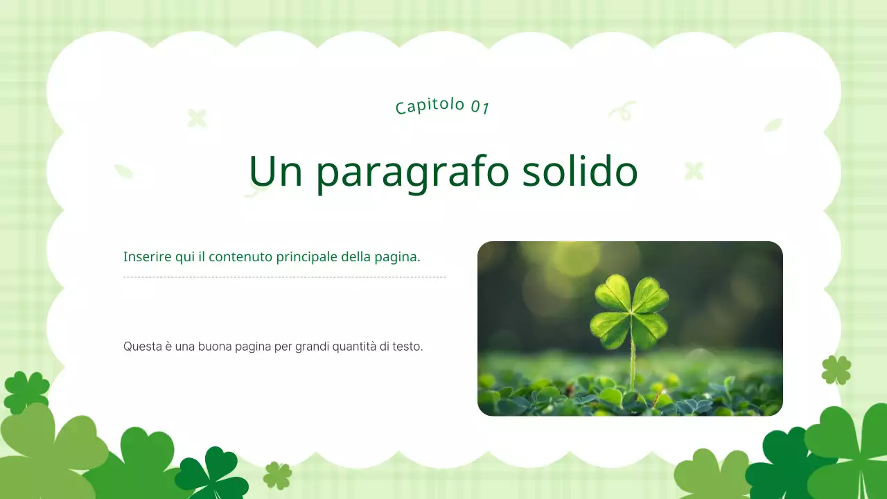 Graziosa proposta di sfondo a quadrifoglio con verde e foglie di loto