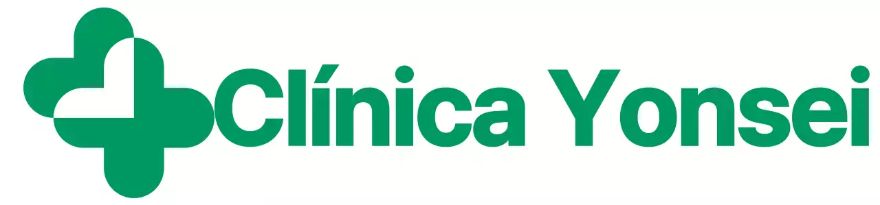 Papelería de hospital con un logotipo en forma de trébol de cuatro hojas