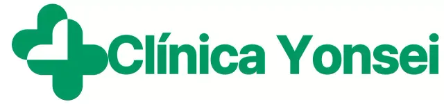 Papelería de hospital con un logotipo en forma de trébol de cuatro hojas