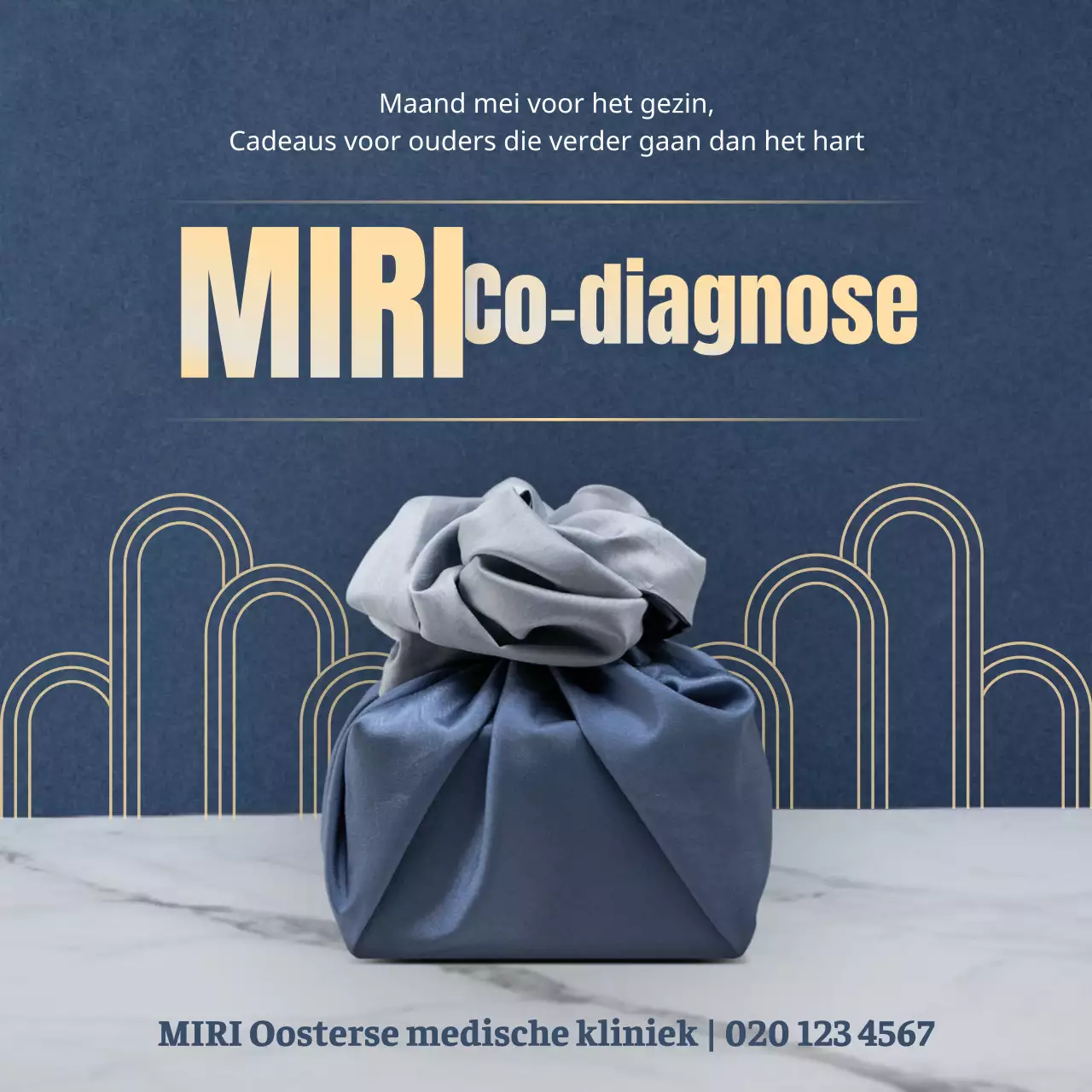 Traditionele Moederdag kruidenreclame in marineblauw en goud