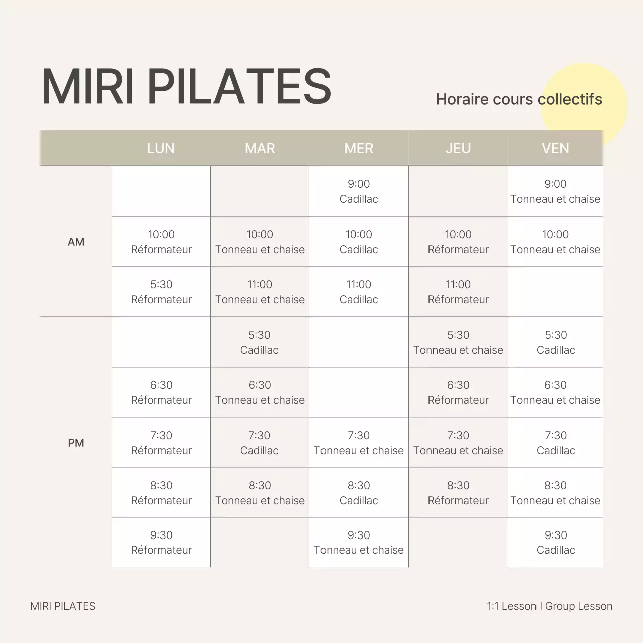Horaire des cours collectifs modernes de Pilates en beige et jaune