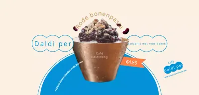 Promoot zomer rode bonen schaafijs in blauw en beige