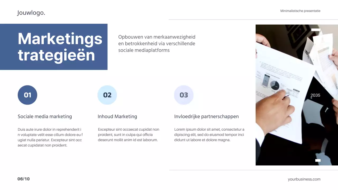 Wit Blauw Minimaal Eenvoudig Marketingplan Strategie