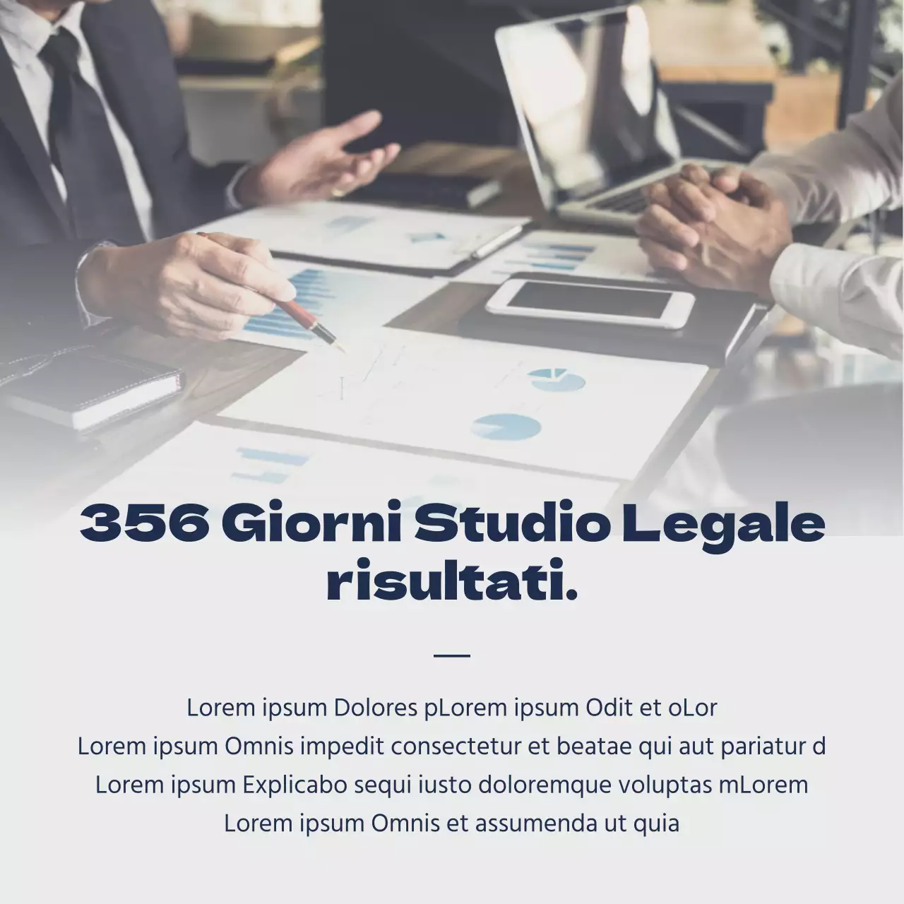 Una semplice postazione da studio legale in blu navy e marrone