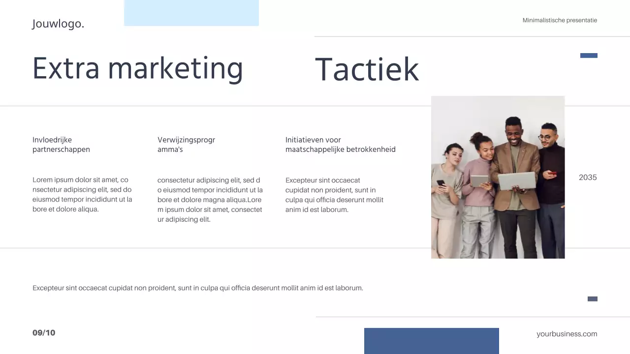 Wit Blauw Minimaal Eenvoudig Marketingplan Strategie