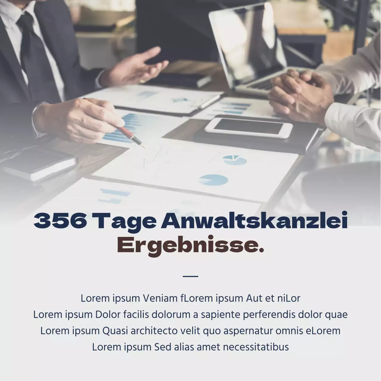 Ein einfacher Kanzleiposten in Marineblau und Braun