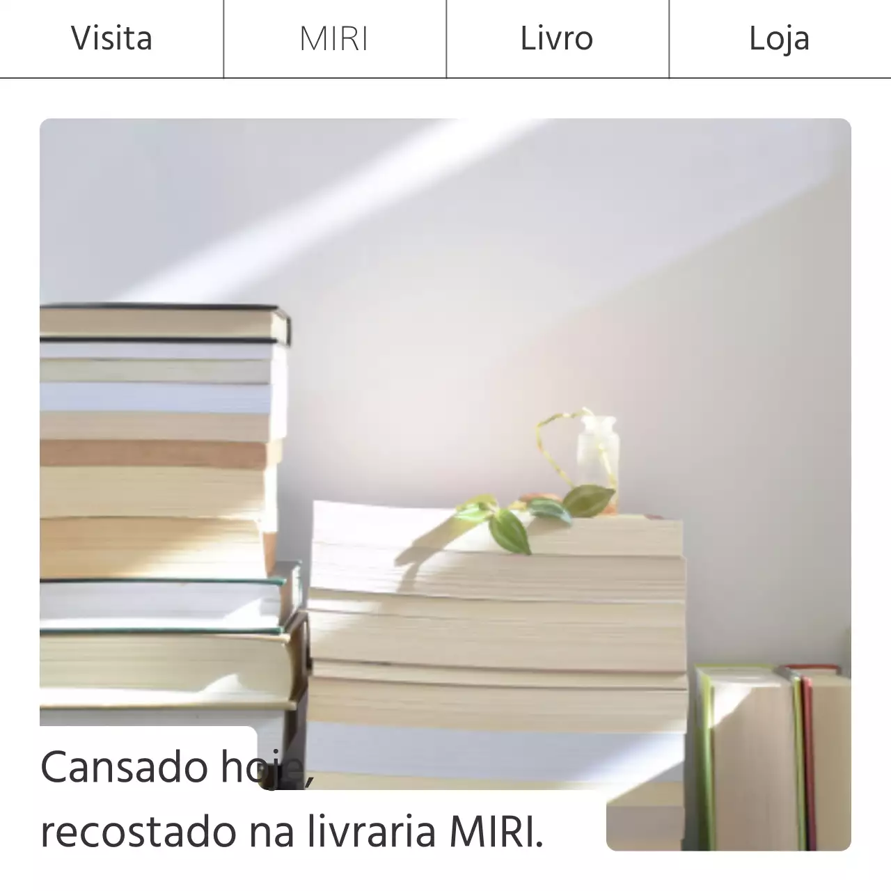 Promover um café-livraria moderno a preto e branco