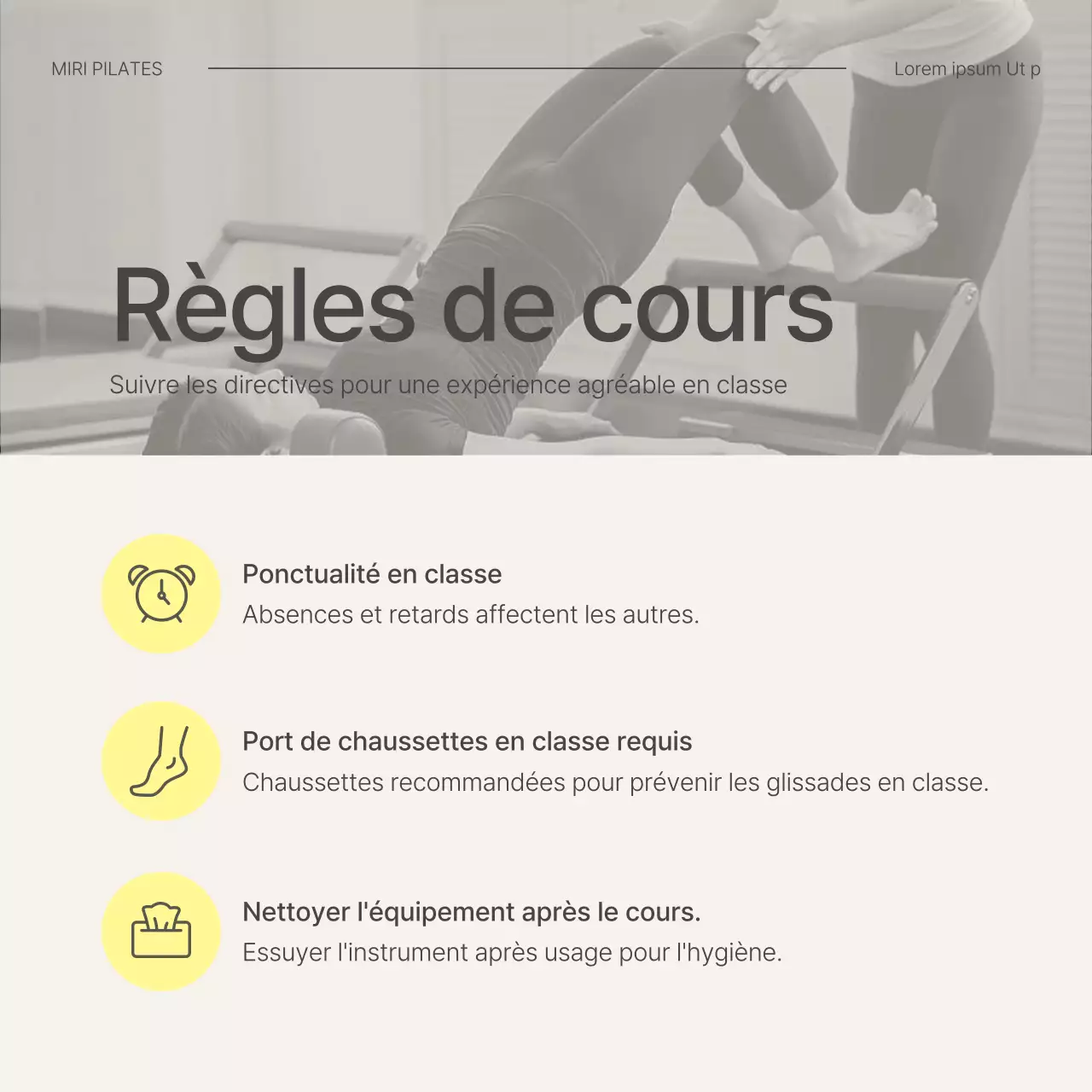 Cours de Pilates moderne en beige et jaune avec une mise en garde