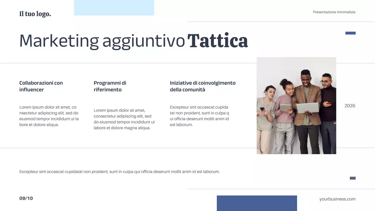 Bianco Blu Minimo Semplice Piano di Marketing Strategico