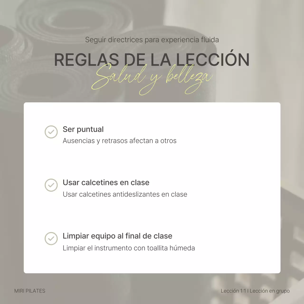 Clase de Pilates moderno en beige y amarillo con una nota de precaución