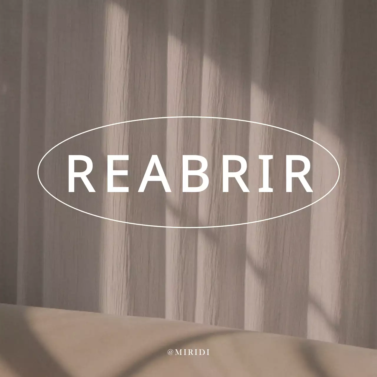 Promover uma renovação aberta e moderna em castanho e branco