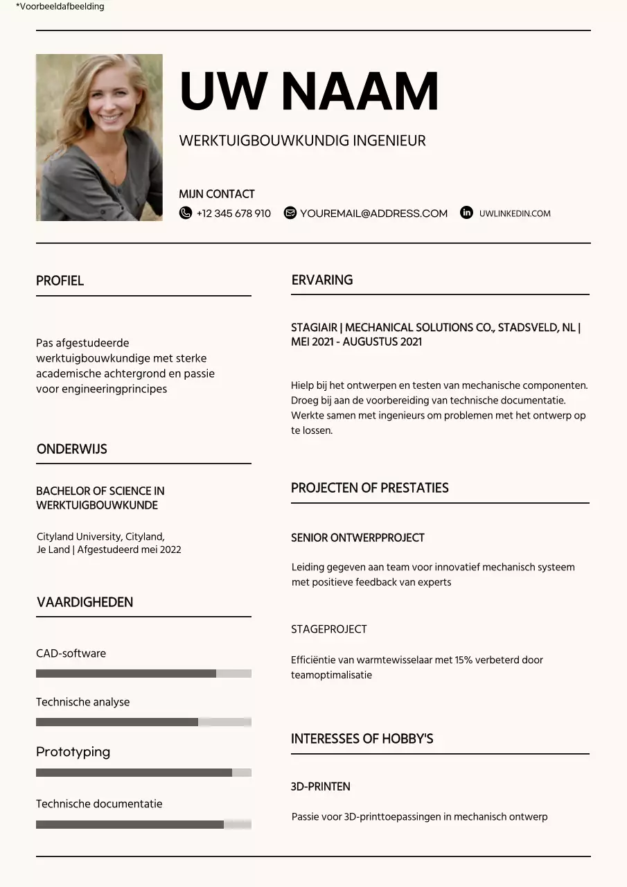 Eenvoudig portfolio voor werktuigbouwkundig ingenieur in zwart en beige