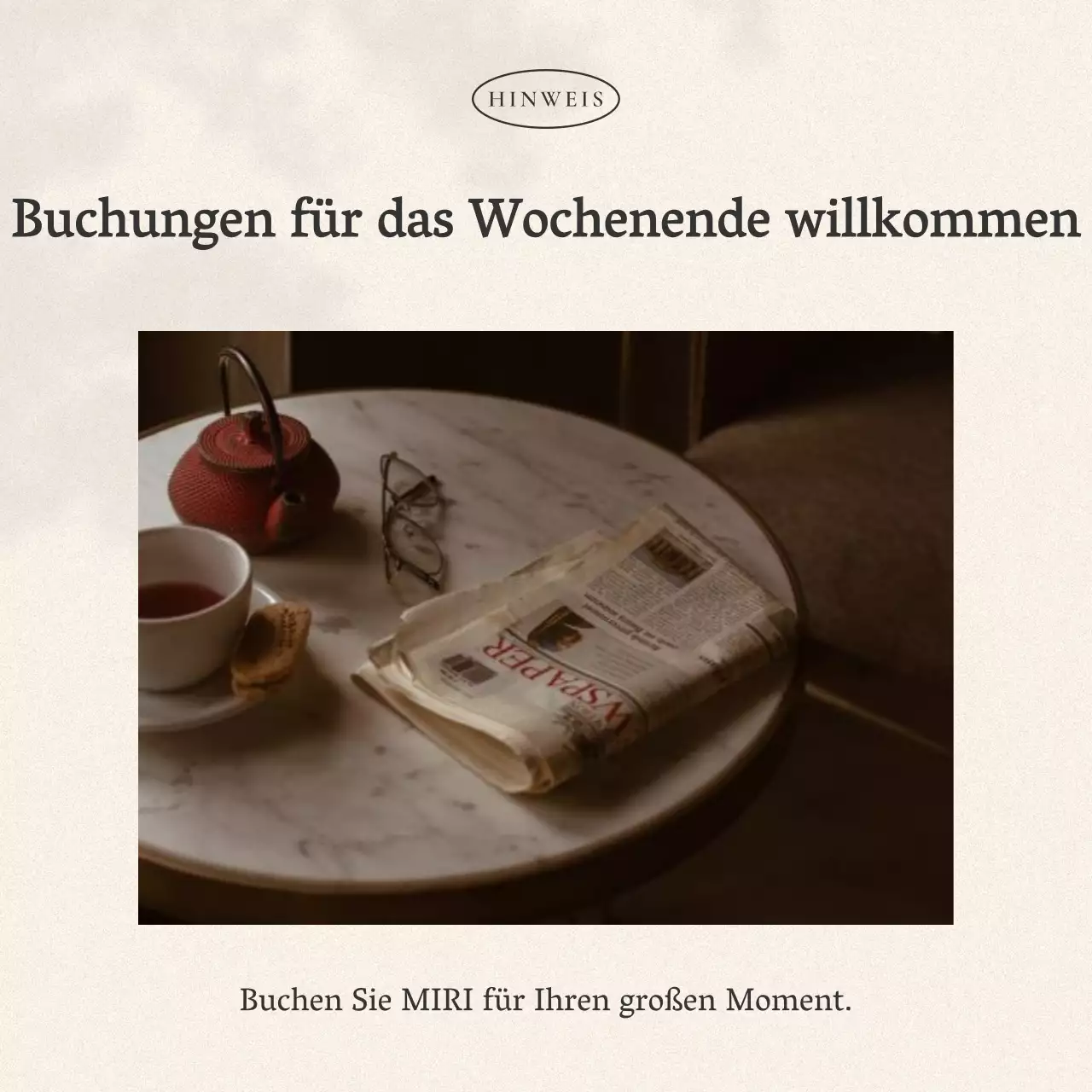 Werbung für trendige Wochenendbuchungen in Beige und Schwarz