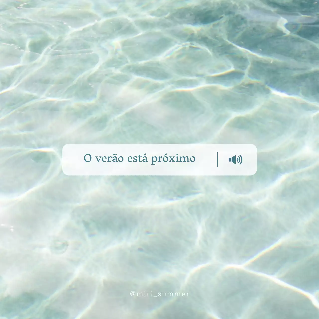 Correio simples de verão para recordar o mar e a praia, em azul e branco