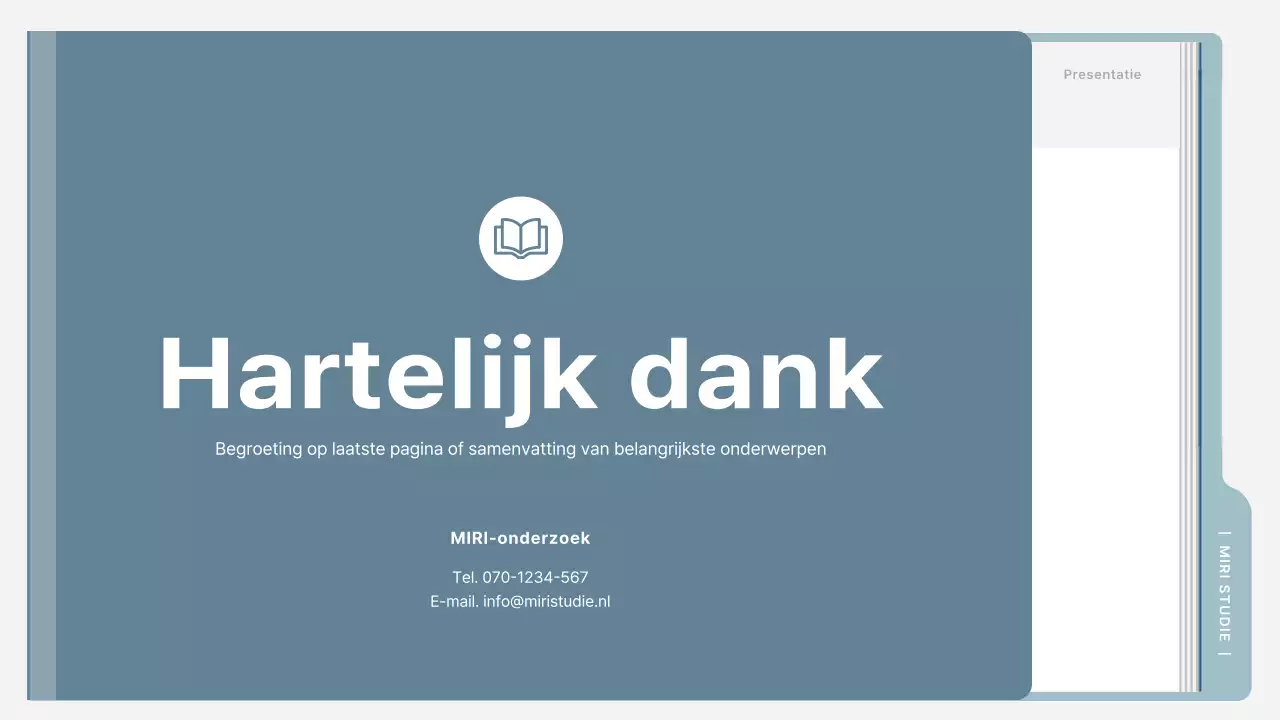 Een eenvoudige trainingsbrochure in lichtblauw en grijs